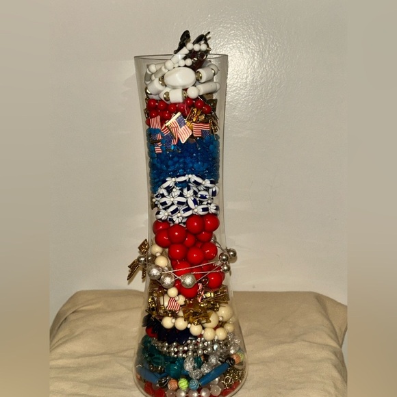God Bless America! Mystery vase full of vintage Jewlery! Treasure Hunt and Decor - Picture 4 of 6